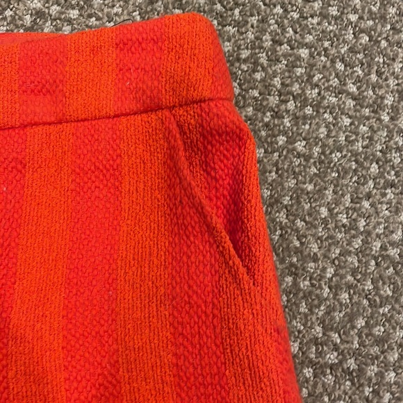 Trina Turk Shorts. Designer shorts. Size 4. - Picture 4 of 6